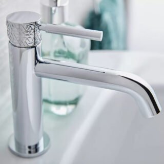 Vado Omika Slimline Mono Basin Mixer Tap With Universal Waste - Chrome - Image 4