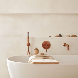 Vado Individual Single Function Round Mini Shower Kit with Integrated Outlet And Bracket - Image 8