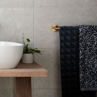 Vado Individual Spa Towel rail - 450mm Long - Image 3