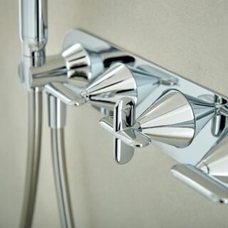 Vado Tablet Arrondi 1 Outlet 3 Handle Concealed Thermostatic Shower Valve with All Flow for Showering, Integrated Outlet and Handset - Image 3