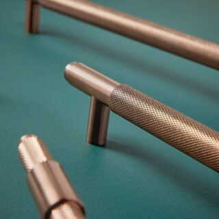 Scudo Knurled Furniture Handle - 400mm Wide - Image 7