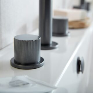 Vado Safari Knob 3 Hole Deck Mounted Basin Mixer Tap - Image 3